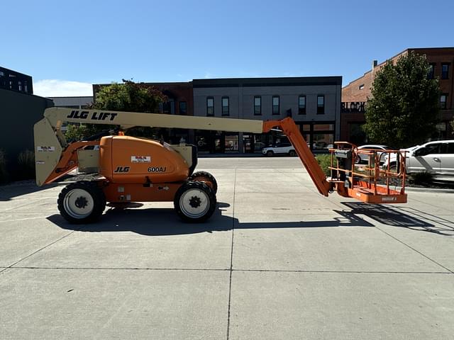 Image of JLG 600AJ equipment image 3