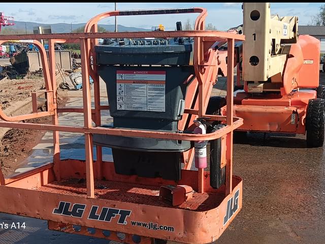 Image of JLG E450AJ equipment image 4