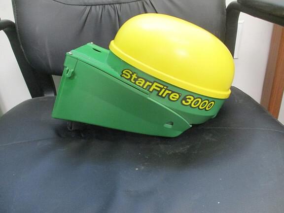 Image of John Deere StarFire 3000 equipment image 1