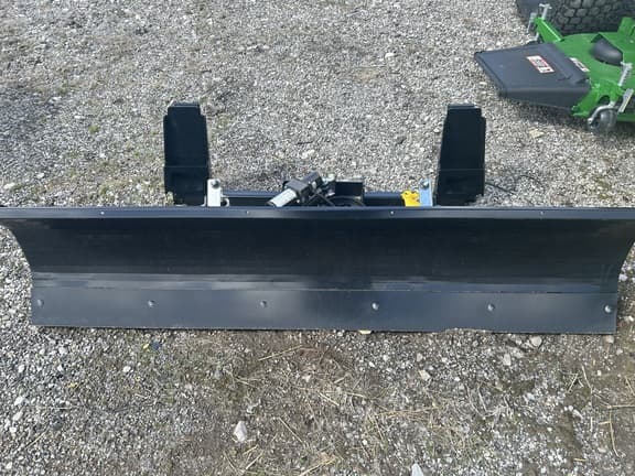 Image of John Deere 1023E equipment image 4