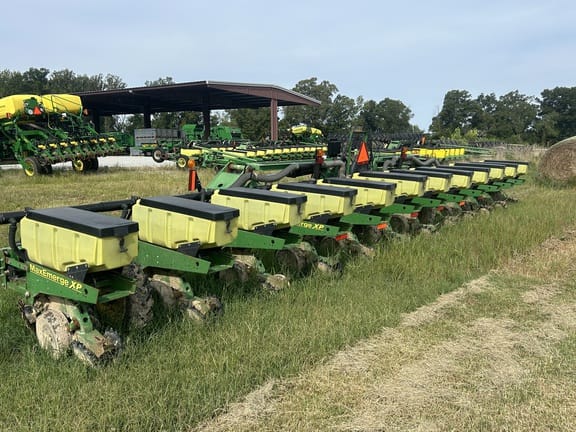 2010 John Deere 1720 Equipment Image0