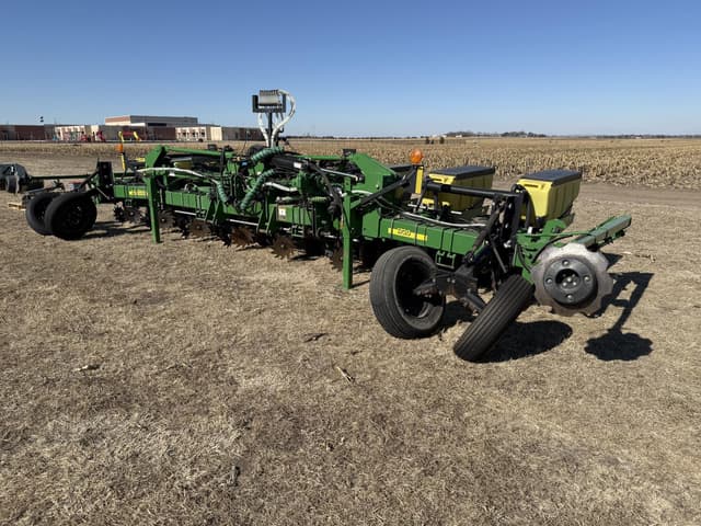 Image of John Deere 1720 equipment image 1