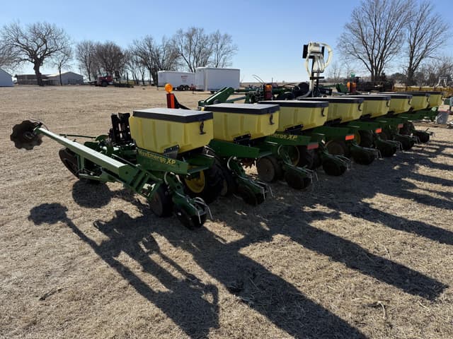 Image of John Deere 1720 equipment image 3