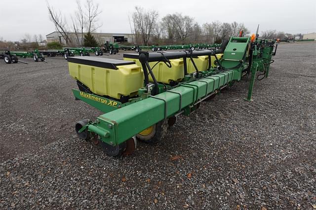 Image of John Deere 1720 equipment image 2