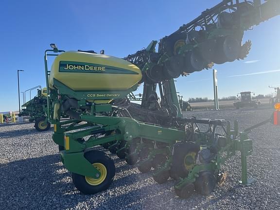 Image of John Deere 1720 equipment image 2