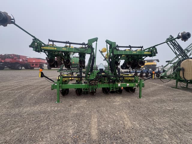 Image of John Deere 1720 equipment image 2