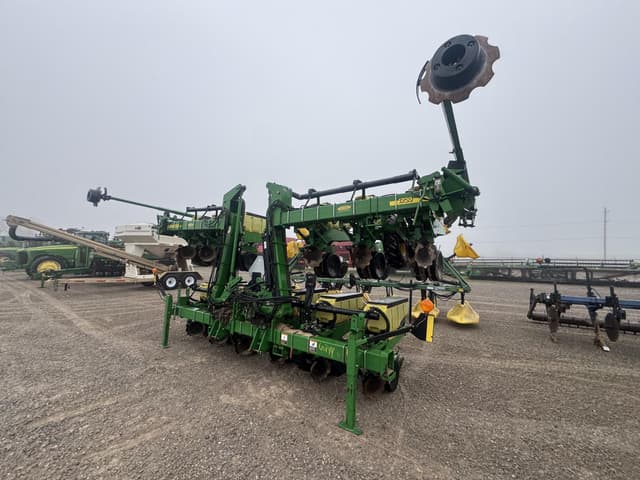 Image of John Deere 1720 equipment image 1