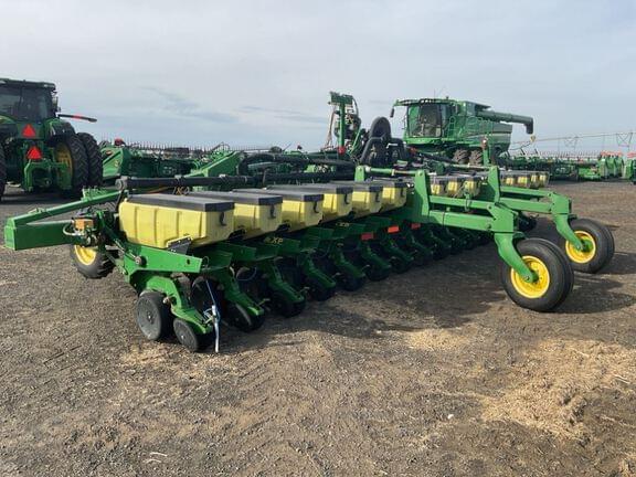 Image of John Deere 1720 equipment image 2