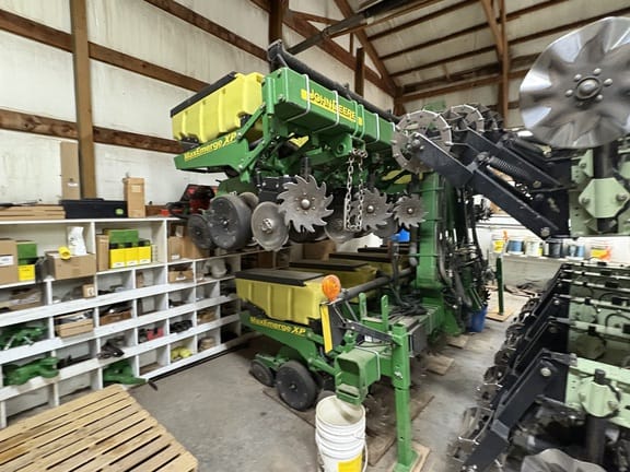 2010 John Deere 1720 Equipment Image0