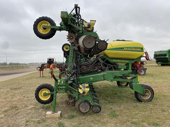 Image of John Deere 1720 equipment image 4