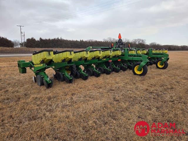 Image of John Deere 1720 equipment image 3