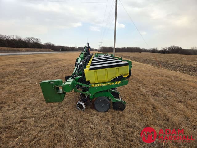 Image of John Deere 1720 equipment image 2