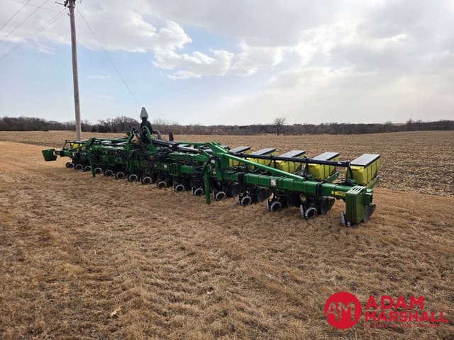 Image of John Deere 1720 equipment image 1