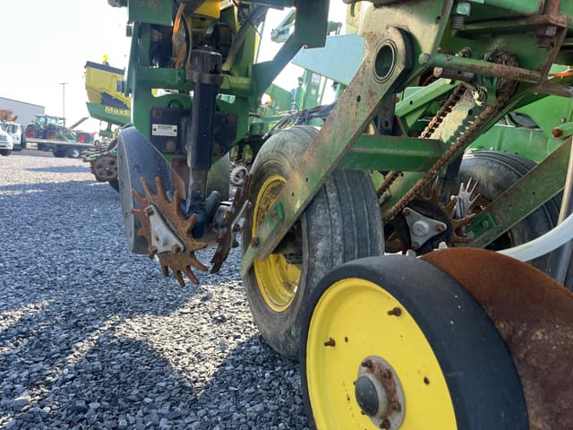 Image of John Deere 1750 equipment image 4