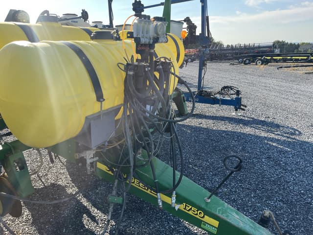 Image of John Deere 1750 equipment image 2