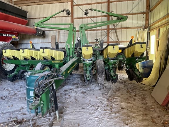 Image of John Deere 1760 Primary image