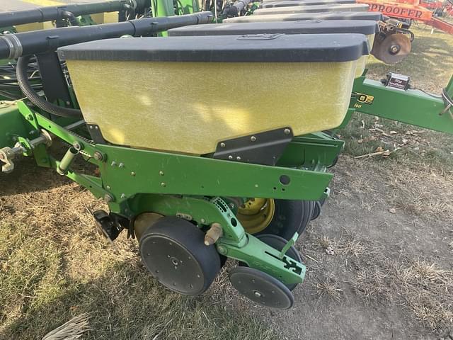 Image of John Deere 1760 equipment image 1