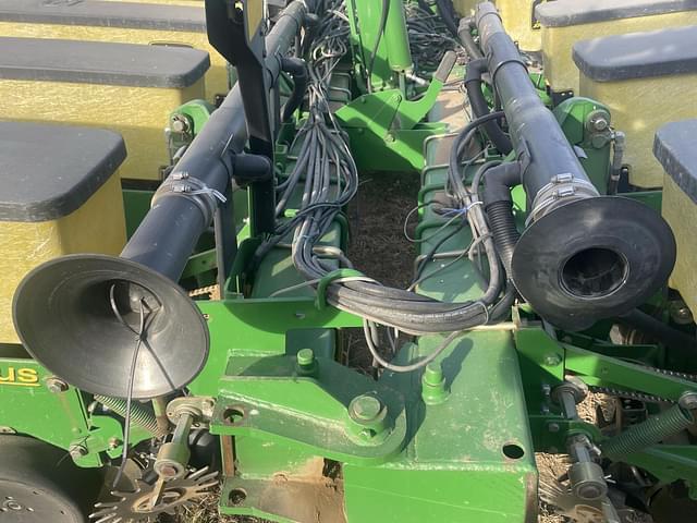 Image of John Deere 1760 equipment image 4