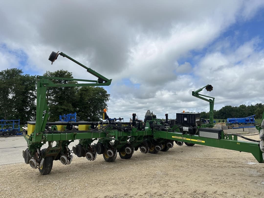 Image of John Deere 1760 Primary image