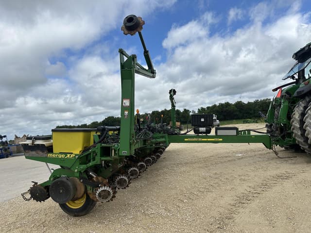 Image of John Deere 1760 equipment image 2