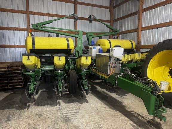 2010 John Deere 1760 Equipment Image0
