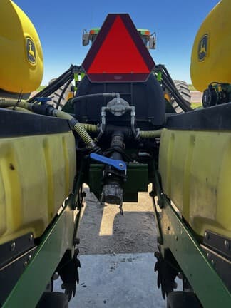 Image of John Deere 1760 equipment image 3
