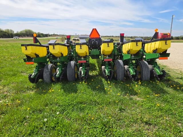 Image of John Deere 1760 equipment image 3