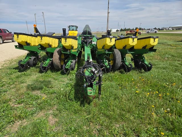 Image of John Deere 1760 equipment image 1