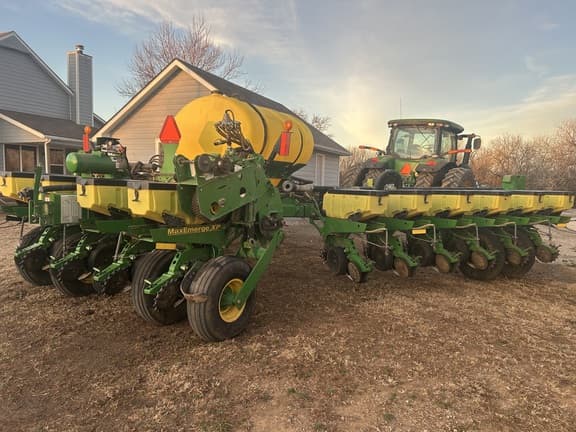 Image of John Deere 1770 equipment image 1