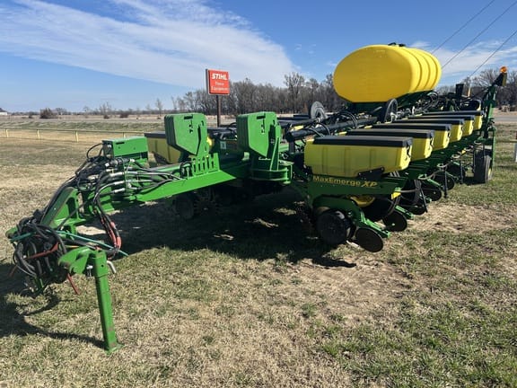 Main image John Deere 1770