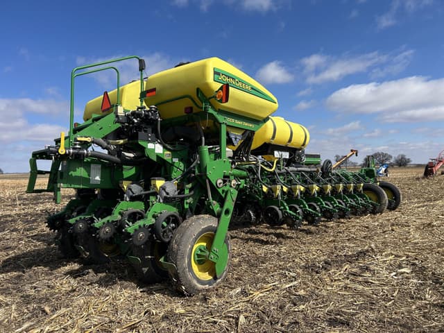 Image of John Deere 1770 equipment image 2