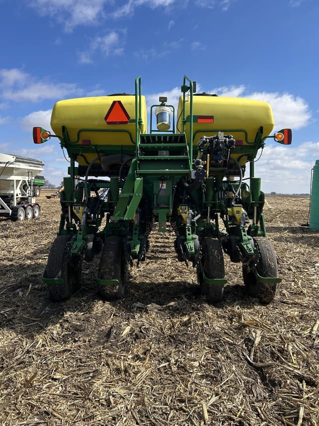 Image of John Deere 1770 equipment image 4