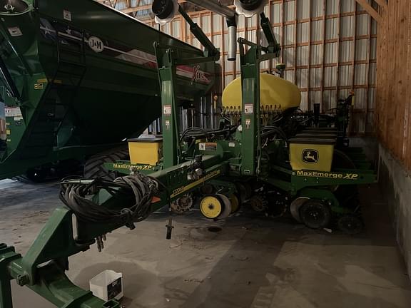 Image of John Deere 1770 equipment image 1