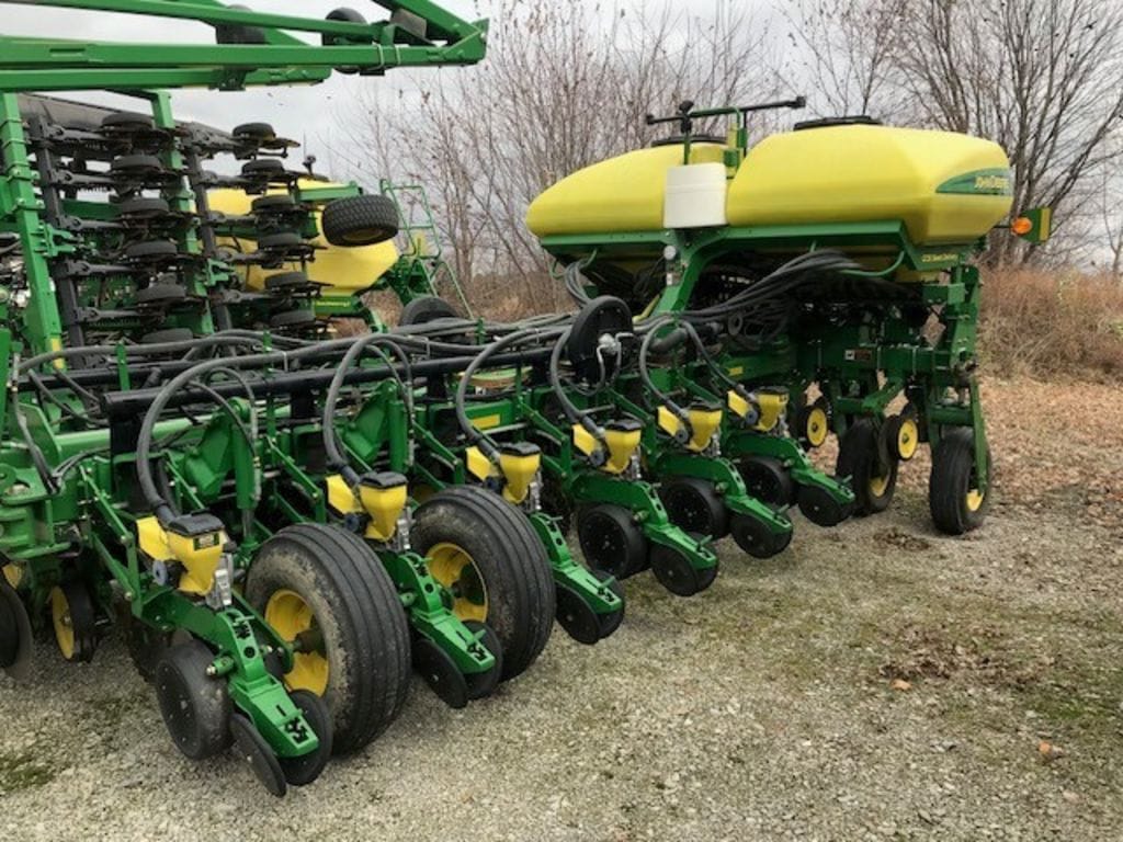 2010 John Deere 1770 Equipment Image0