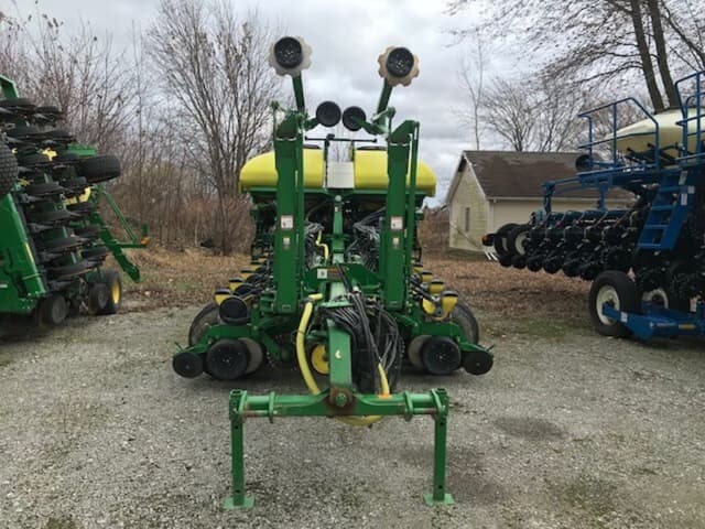 Image of John Deere 1770 equipment image 1