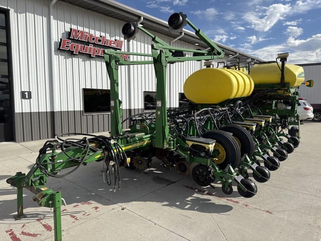 Image of John Deere 1770 equipment image 1