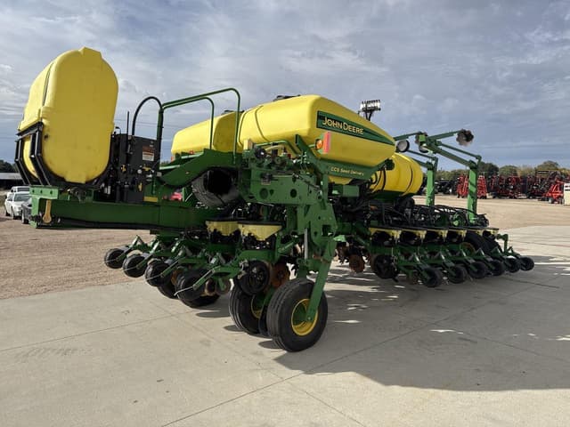 Image of John Deere 1770 equipment image 3