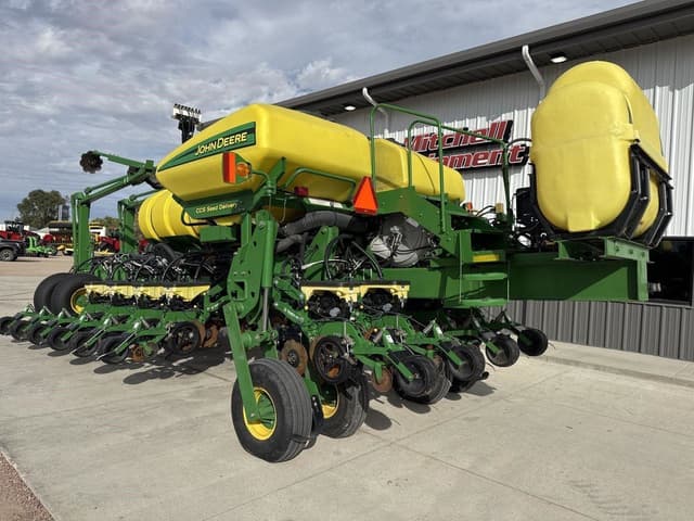 Image of John Deere 1770 equipment image 2