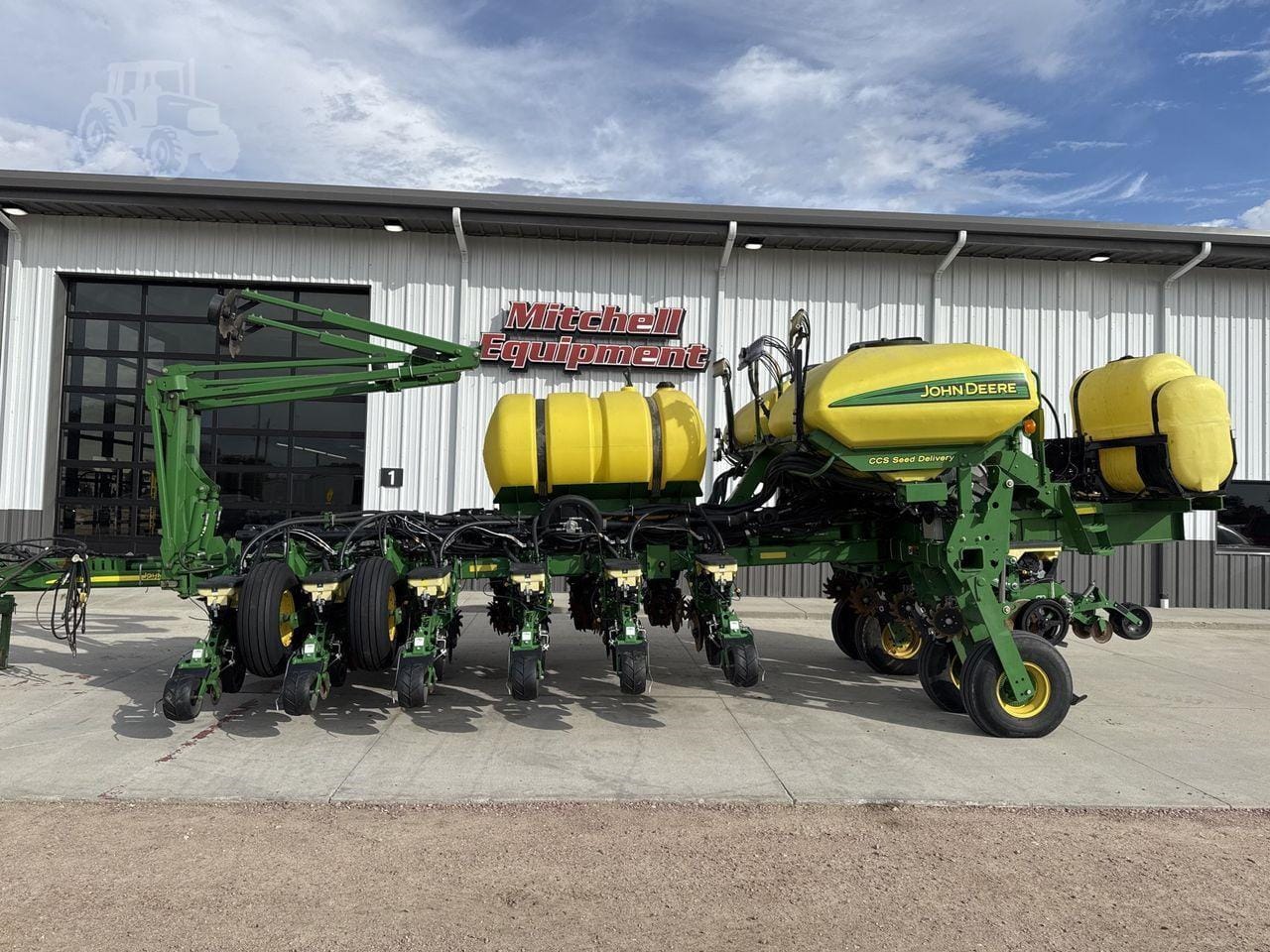 2010 John Deere 1770 Equipment Image0