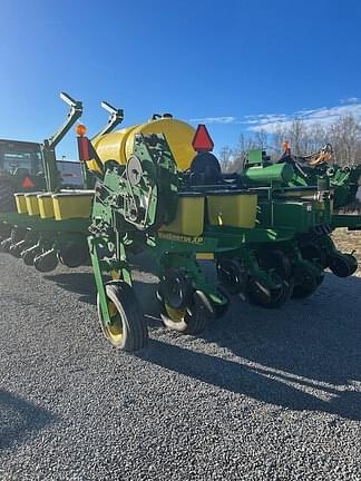 Image of John Deere 1770 equipment image 1