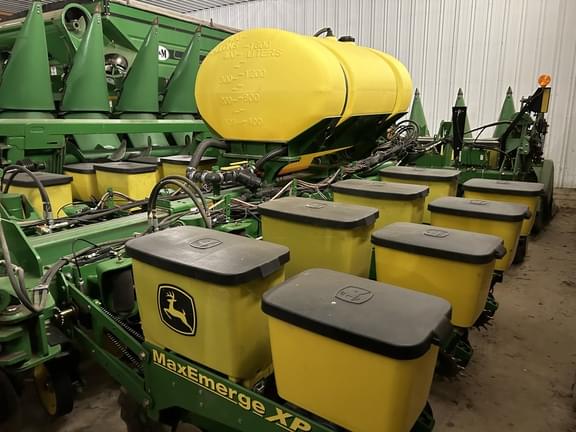 Image of John Deere 1770 equipment image 2