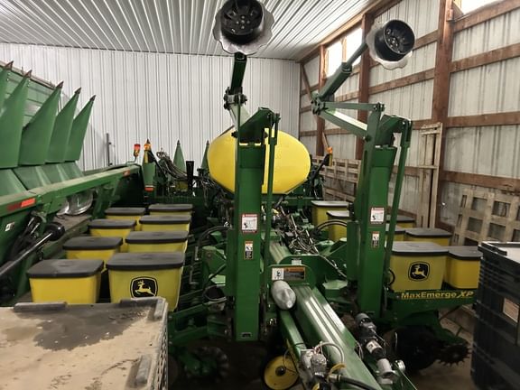 2010 John Deere 1770 Equipment Image0