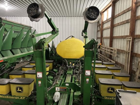 Image of John Deere 1770 equipment image 1