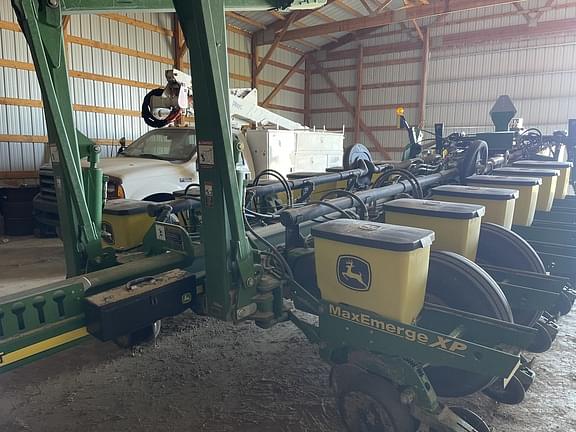 Image of John Deere 1770 equipment image 4