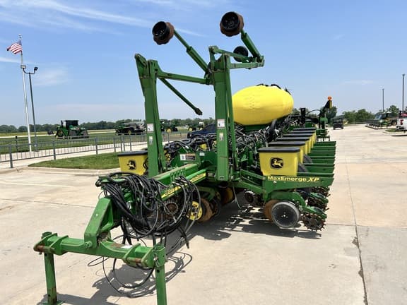 Image of John Deere 1770NT equipment image 1