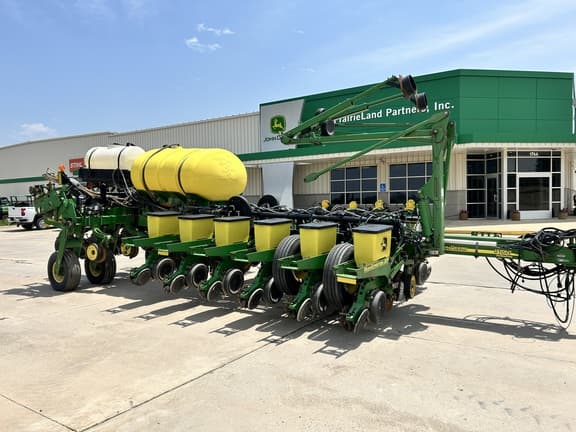 Image of John Deere 1770NT equipment image 4