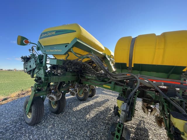 Image of John Deere 1770 equipment image 4