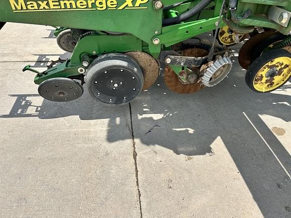 Image of John Deere 1770 equipment image 3