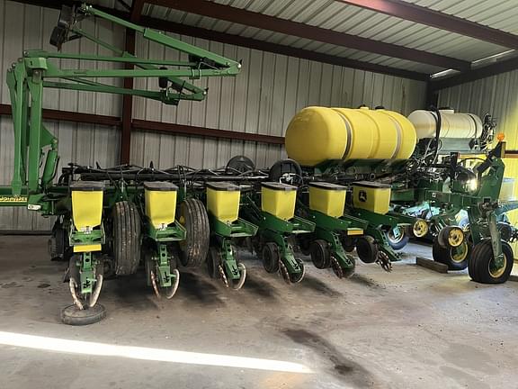 Image of John Deere 1770 equipment image 1
