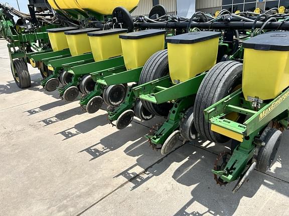 Image of John Deere 1770 equipment image 2